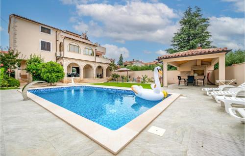 2 Bedroom Cozy Apartment In Medulin — 4-Star Luxury Hotel in Medulin, Croatia