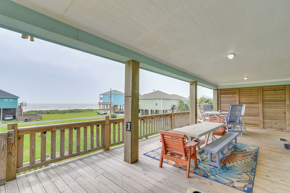 Modern Crystal Beach Escape 225 Feet to Shore in Bolivar Peninsula, United States