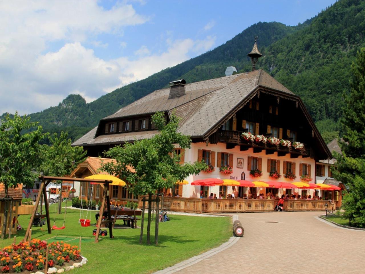 Landgasthof Leopoldhof — 4-Star Luxury Hotel in Sankt Gilgen, Austria