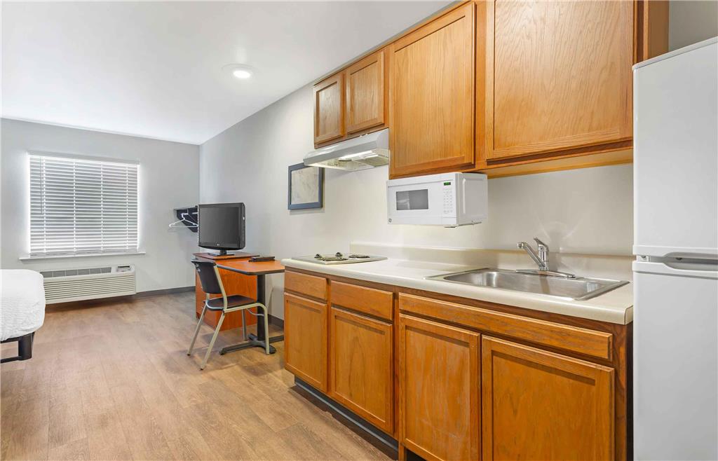 WoodSpring Suites Fort Myers Southeast - photo 12