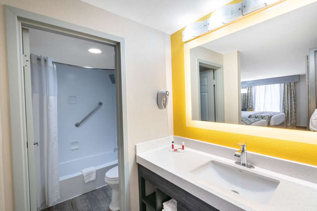 Baymont by Wyndham Murfreesboro - photo 17