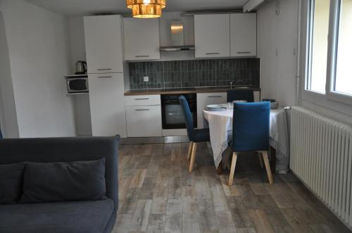 2 Pieces Renove En Rez De Chaussee Proche De La Gare — Bourg En Bresse