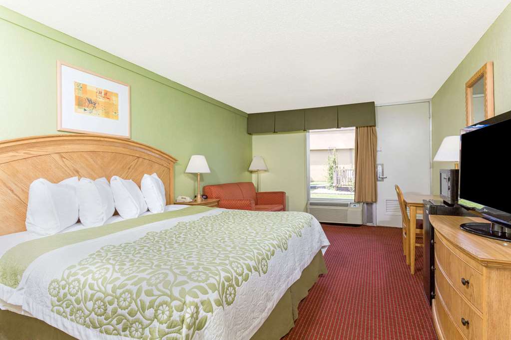 Days Inn by Wyndham Washington - photo 12