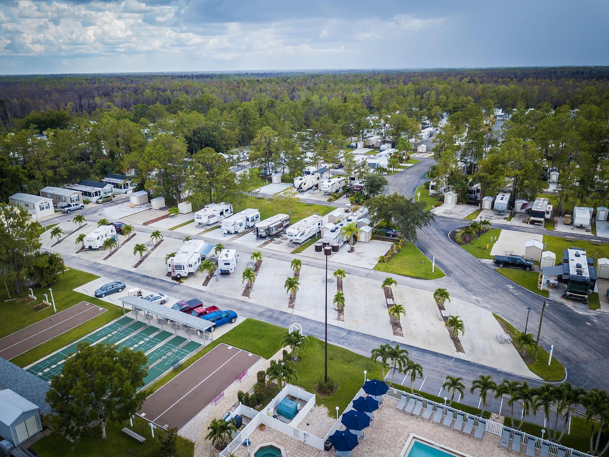 Club Naples RV Resort - photo 2