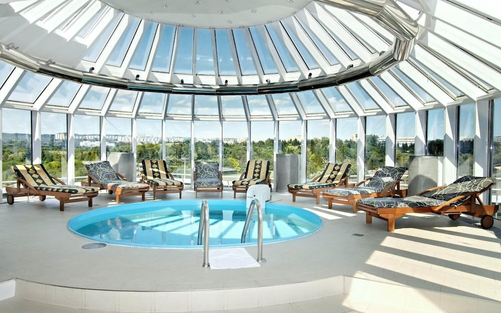 Cosmopolitan Bobycentrum Czech Leading Hotels — 4-Star Luxury Hotel in Brno, Czech Republic