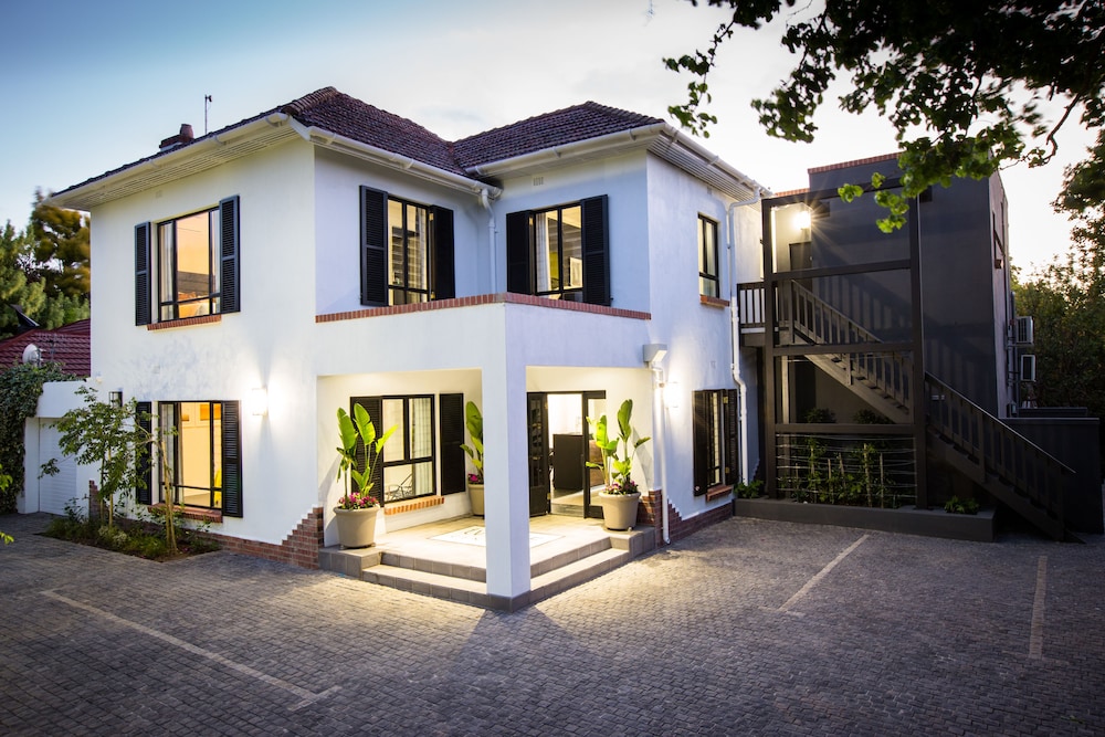 Twice Central Guesthouse — 4-Star Luxury Hotel in Stellenbosch, South Africa