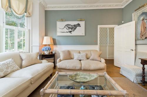Veeve Cayenne Canopy - last minute hotel in London