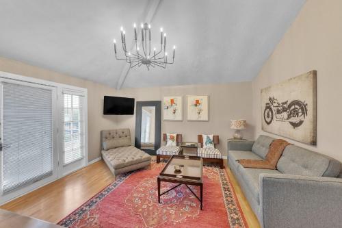 Stylish Museum Apt 3 Comfort & Culture Combined Duplex — 4-Star Luxury Hotel in Houston, United States