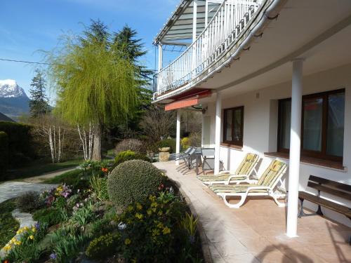 Vue Sur Les Montagnes — hotel in Embrun