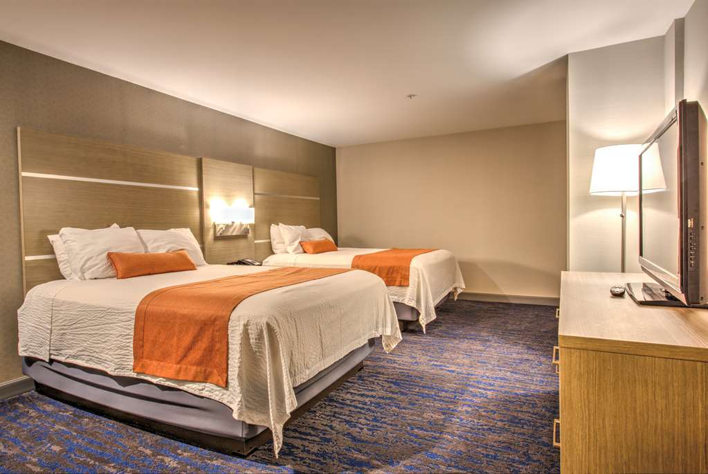 Best Western Plus Media Center Inn & Suites - photo 36