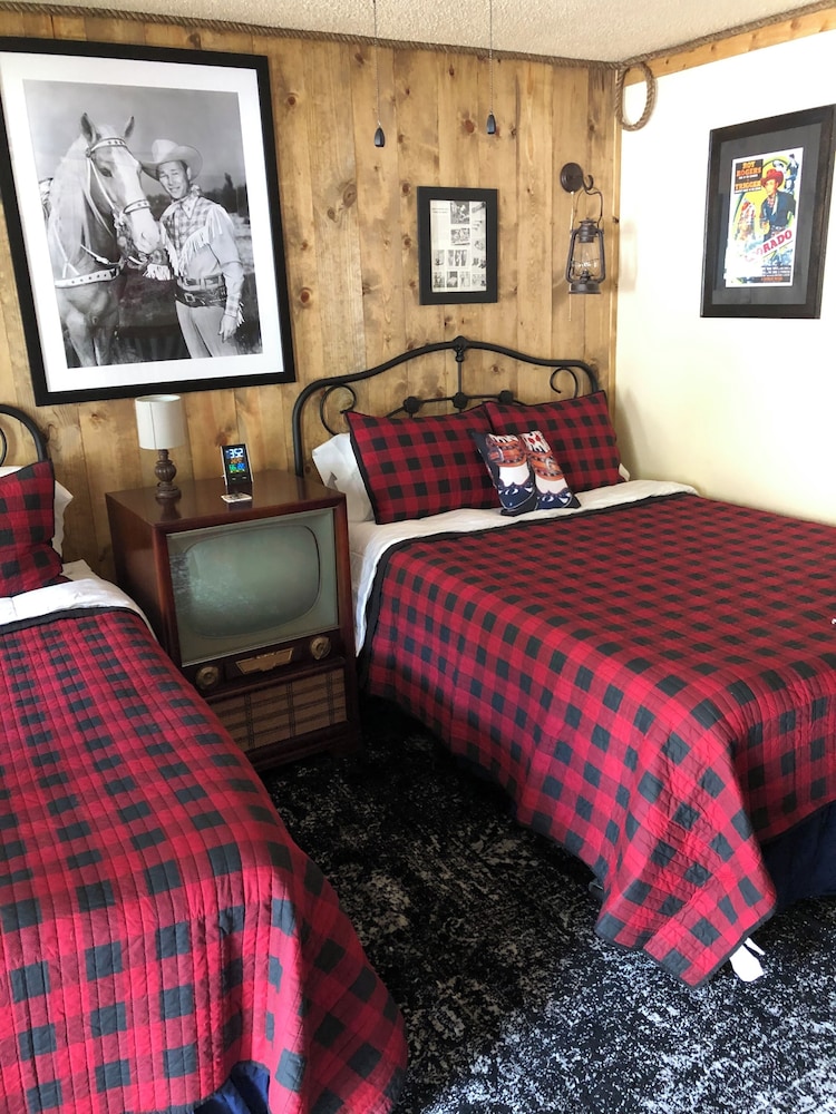 Dusty Boots Motel & Cafe - photo 17