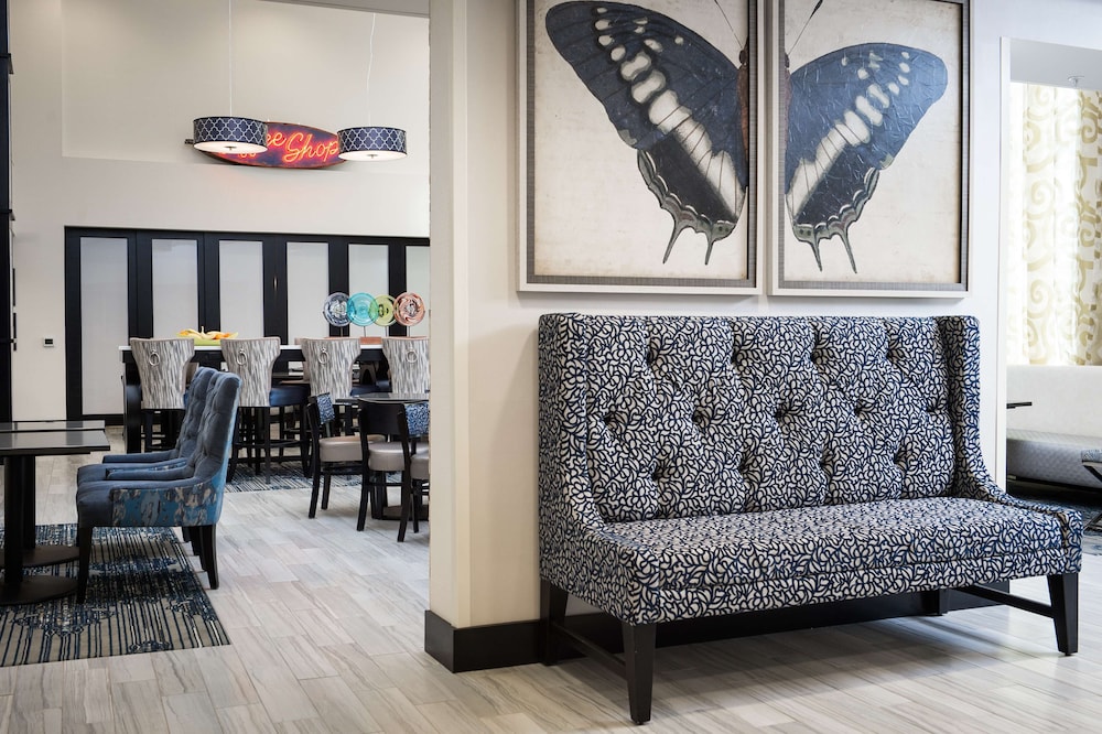 Hampton Inn & Suites La Crosse Downtown - photo 3