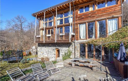 4 Bedroom Lovely Home In Cedegolo — 4-Star Luxury Hotel in Cedegolo, Italy