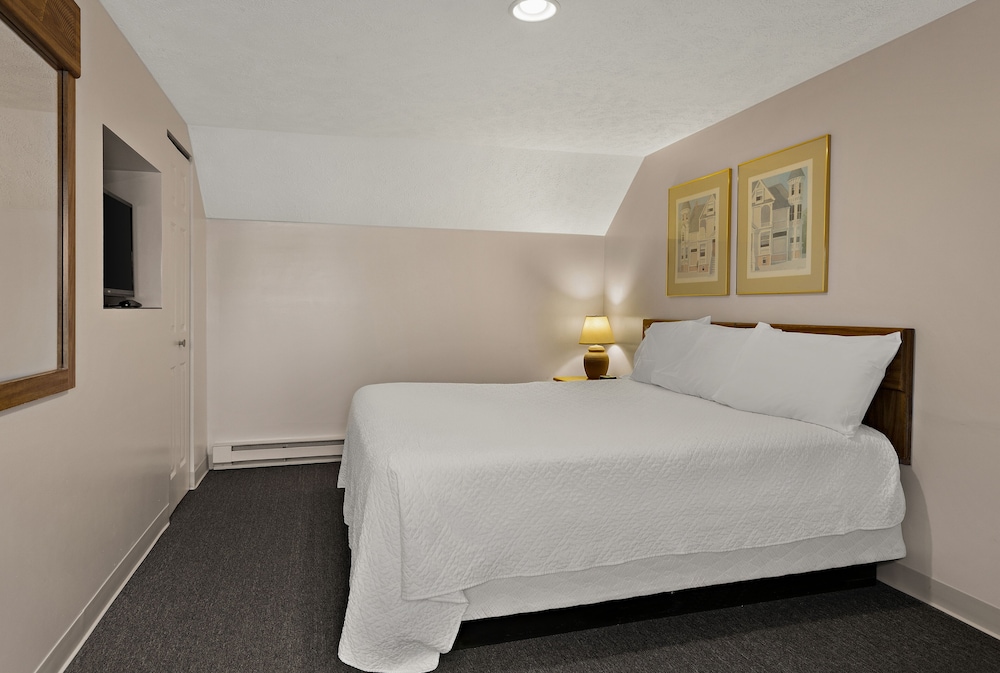 Traverse Bay Inn - photo 8