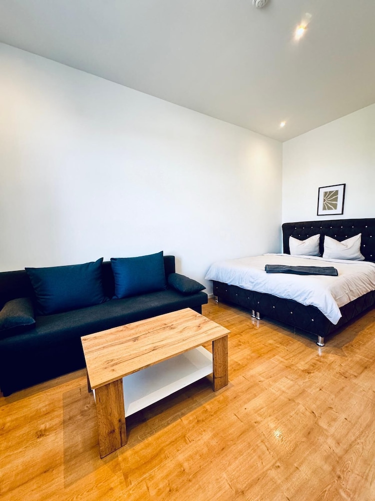 Family 3BR Apartment Near Alterlaa