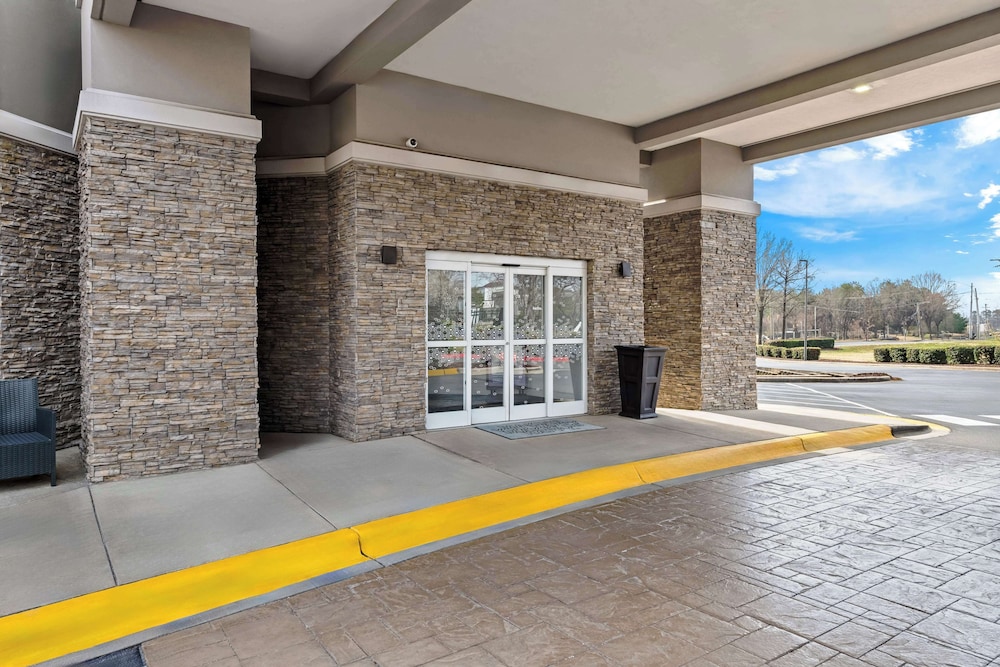 Hampton Inn & Suites Charlotte Airport - photo 59