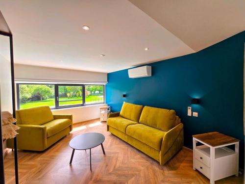 La Fabrique Des Ducs Vindihouses Piscine 64 Pers - carbon neutral hotel in Unknown City