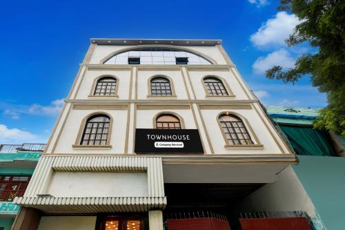 Super Townhouse Varanasi Railway Junction — 4-Star Luxury Hotel in Varanasi, India