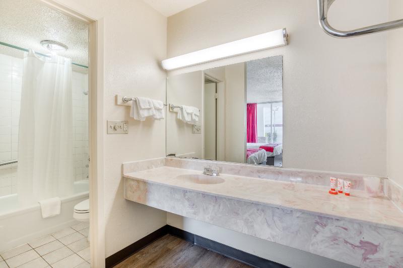 OYO Hotel Waco University Area I 35 - photo 22