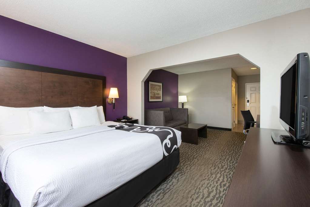 La Quinta Inn & Suites by Wyndham Erie - photo 46