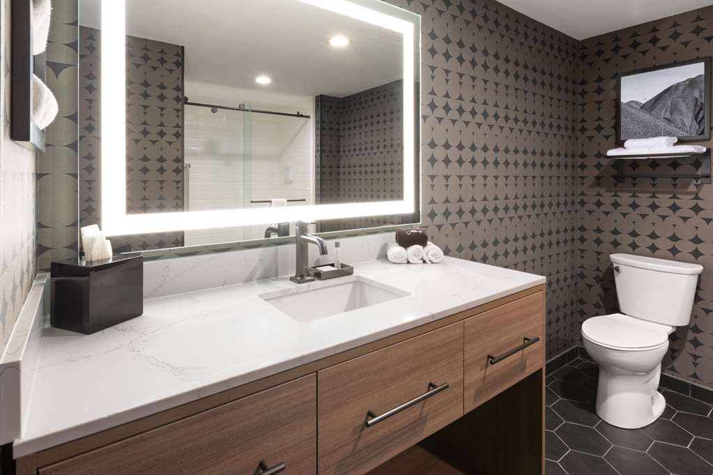 Riverbend Hotel and Suites Trademark Collection by Wyndham - photo 33