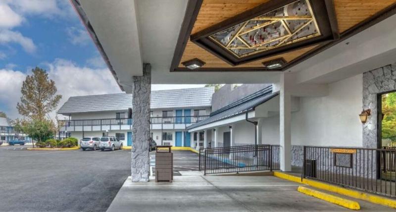 Surestay Hotel By Best Western Lovelock — Lovelock