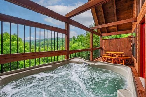 View Location Hot Tub 2 Fireplaces Jacuzzi Arcade — 4-Star Luxury Hotel in Sevierville, United States