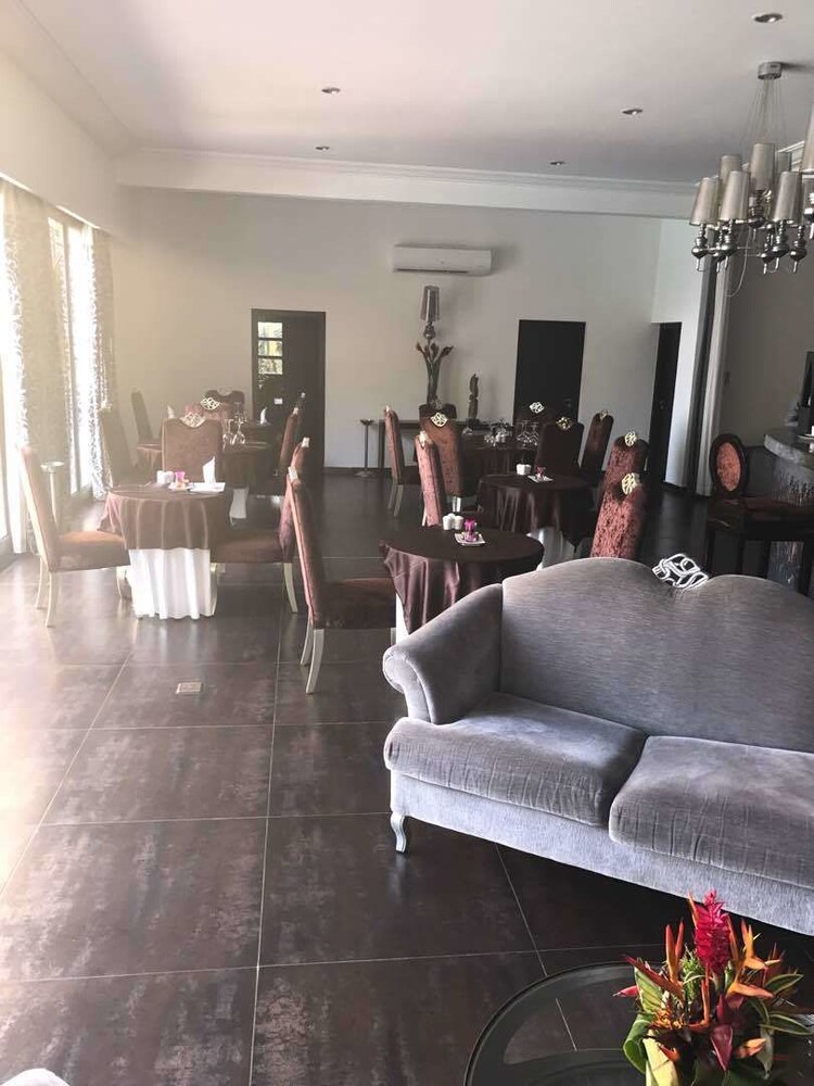 Royal Palm — Libreville — photo 2