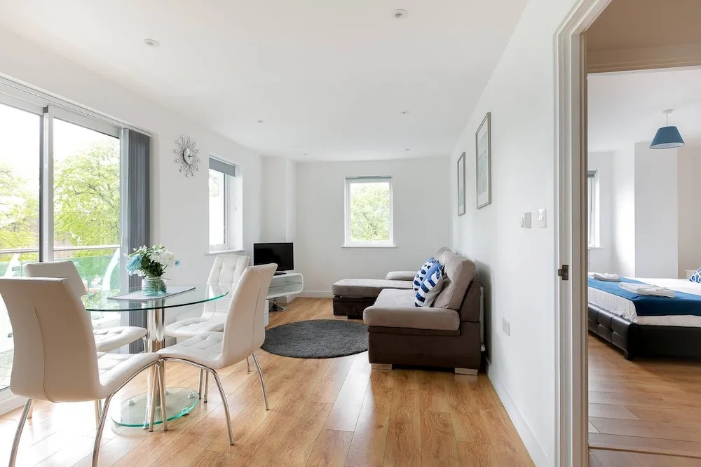Hamptons Point — 4-Star Luxury Hotel in Enfield Town, United Kingdom