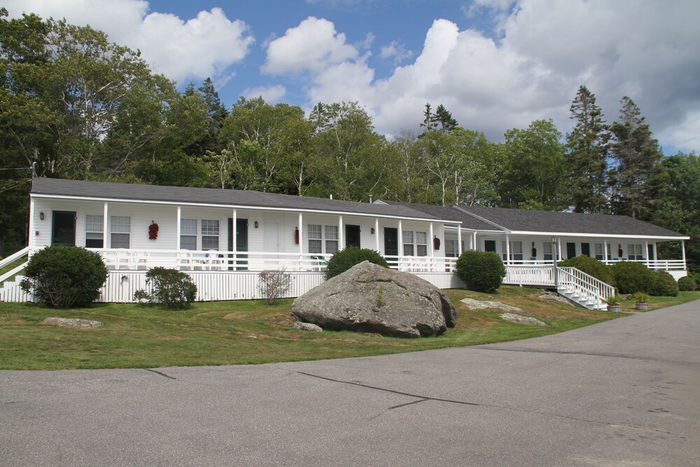 Bluebird Ocean Point Inn - photo 7