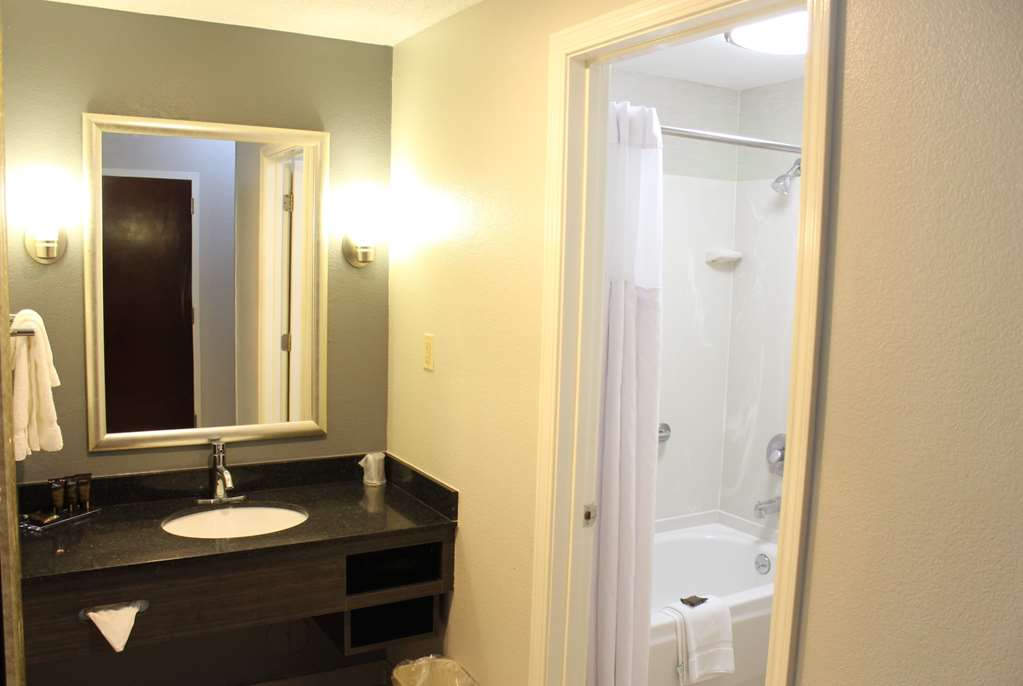 Wingate by Wyndham Savannah I 95 North - photo 11
