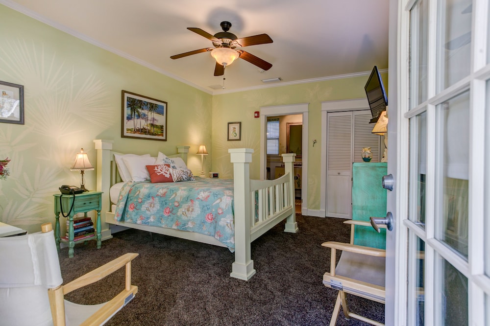 Anchor Inn NSB Bed & Breakfast - photo 12