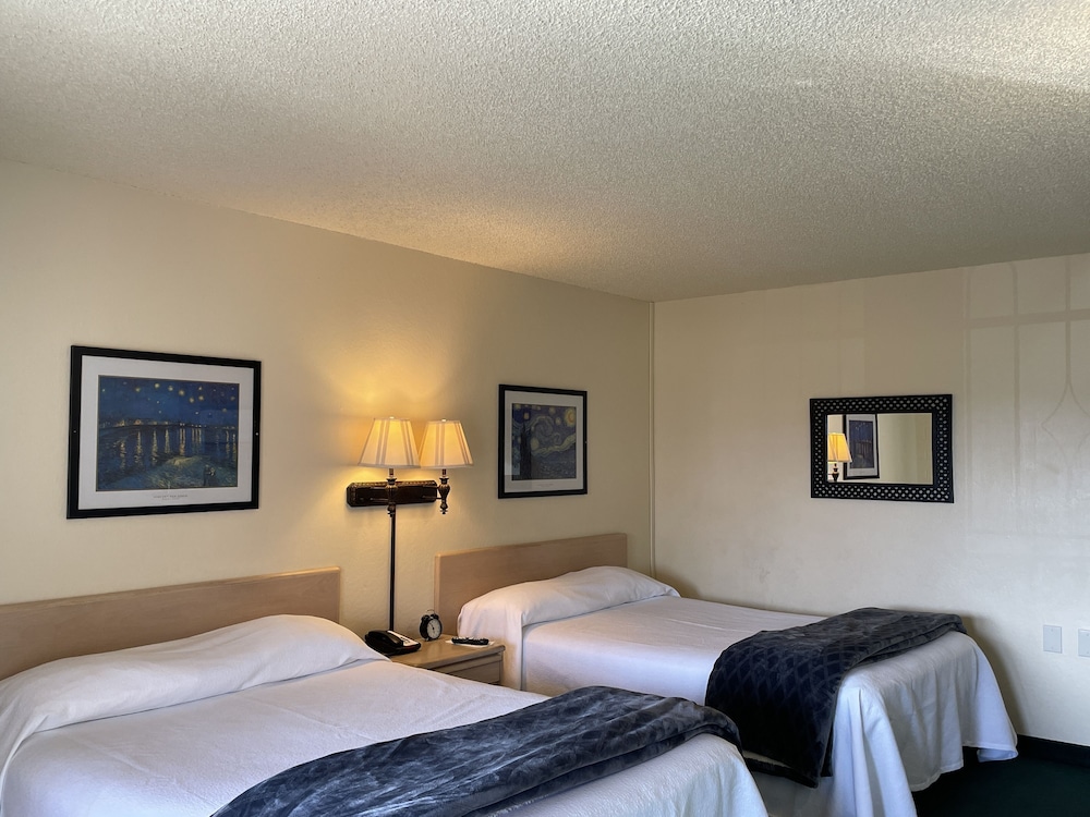 Crown Motel and Family Resort - photo 3