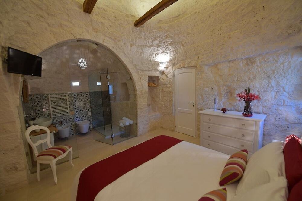 Trulli Santa Croce Luxury Holidays piscina privata fino a 8 persone in Locorotondo, Italy