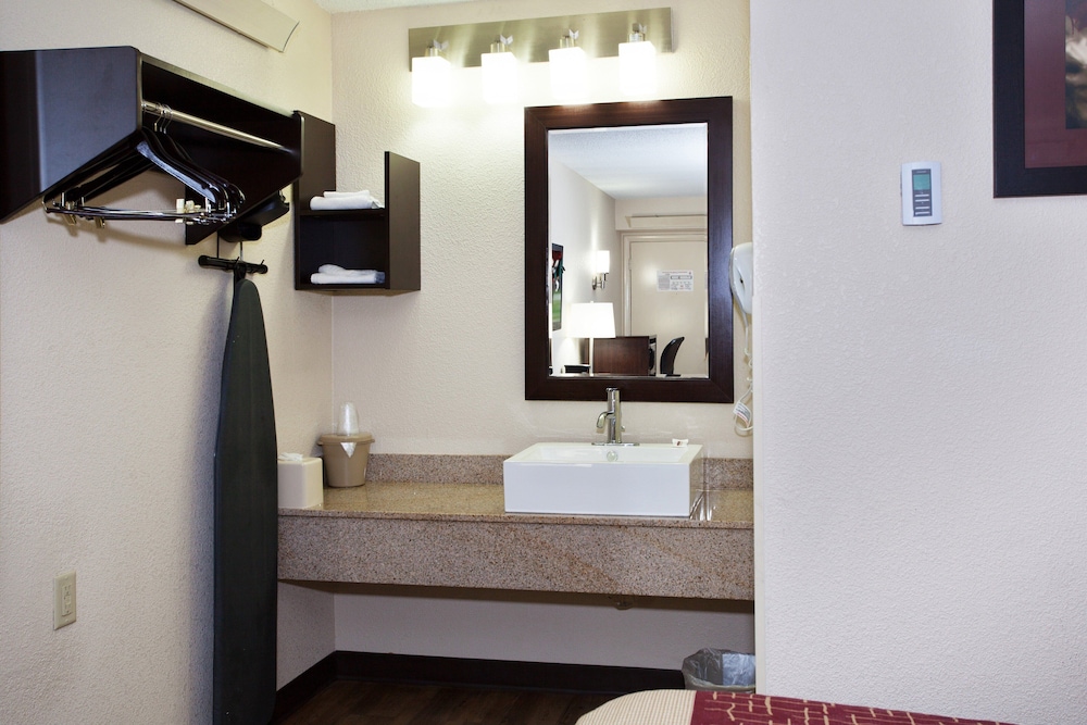 Red Roof Inn PLUS Nashville Fairgrounds - photo 8