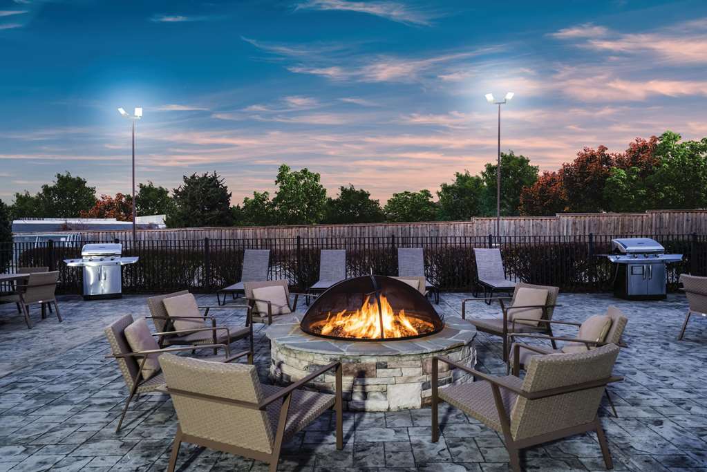 La Quinta Inn & Suites by Wyndham Chattanooga Hamilton Place - photo 3