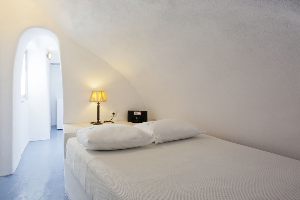 Alexander’s Suites — Oia — photo 4