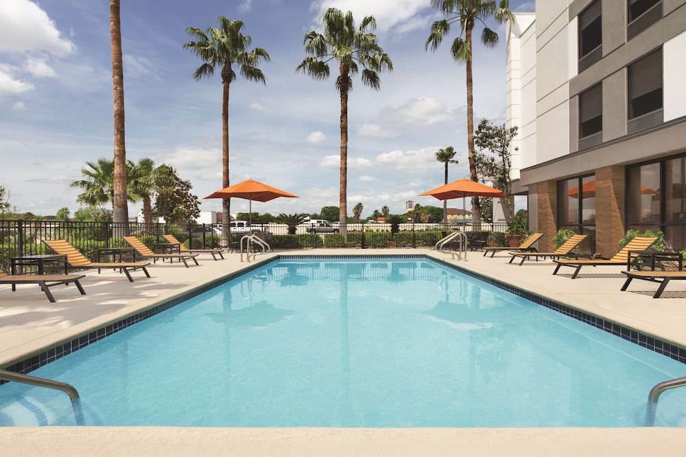 Hampton Inn Houston Brookhollow - photo 23