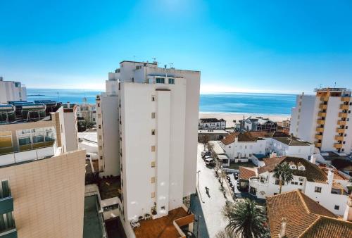 Apartment Rocha Vista Mar Dubai — 4-Star Luxury Hotel in Portimao, Portugal