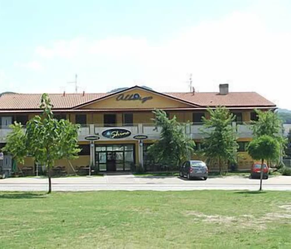 Shine - carbon neutral hotel in Acqualagna