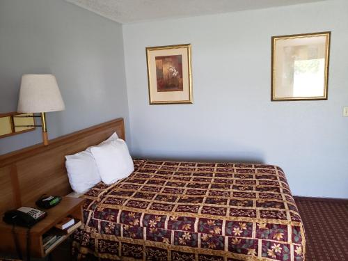 Land of Ahs Motor Inn - photo 4