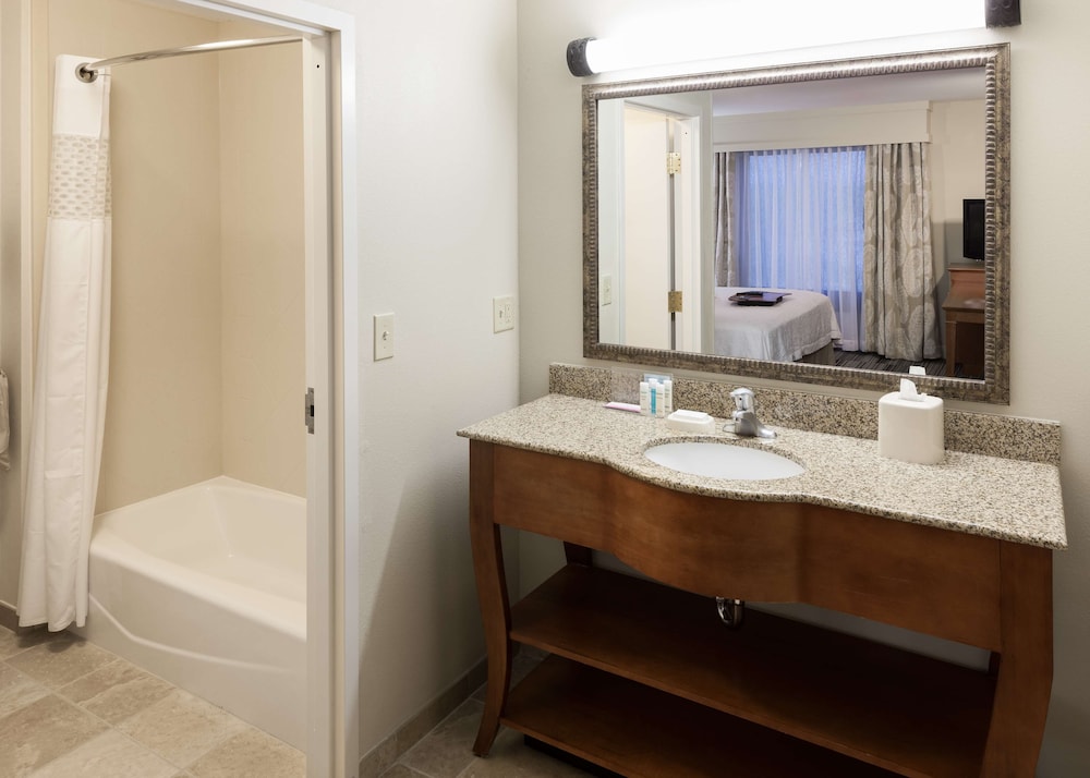 Hampton Inn & Suites Davenport - photo 23