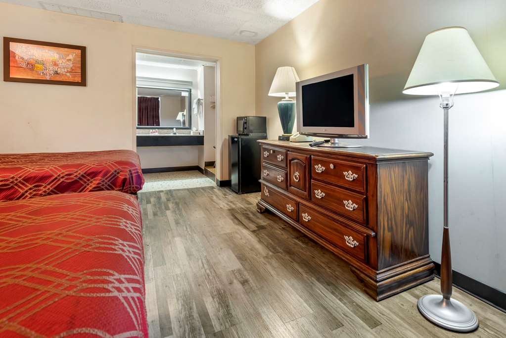 Econo Lodge Cortland Downtown - photo 24