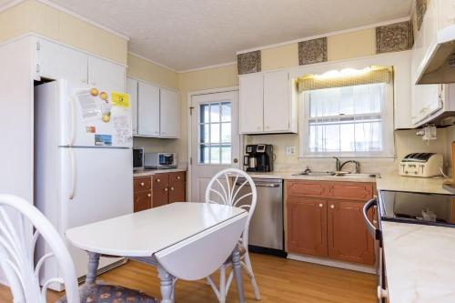 BeachyPeachyKeen by Oak Island Accommodations - photo 3