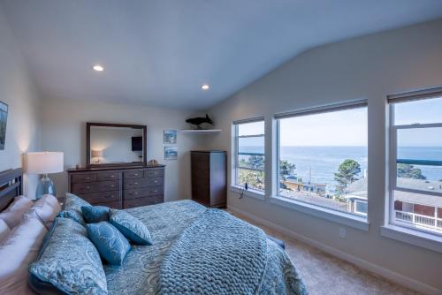 The Captains Lookout Sleeps 6 Hot Tub Pet Friendly Ocean View in Depoe Bay, United States