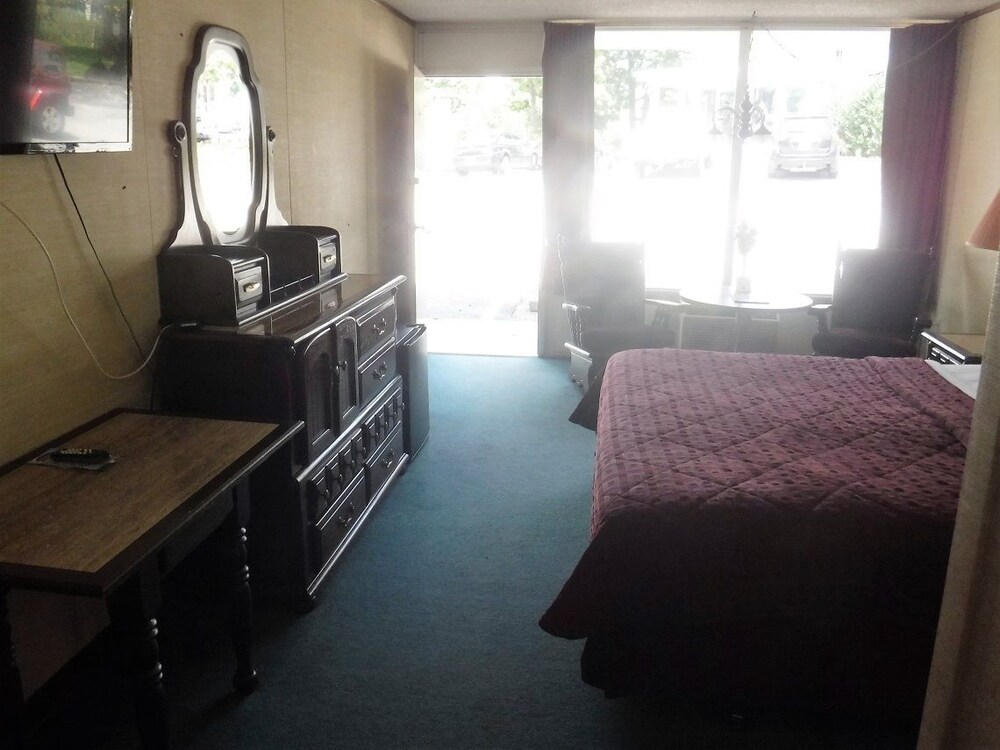 Colonial Mountain Inn - photo 13