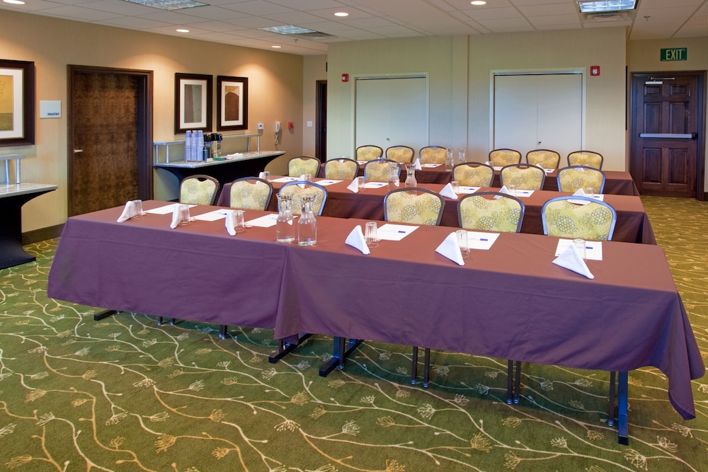 Holiday Inn Express & Suites Logan by IHG - photo 23