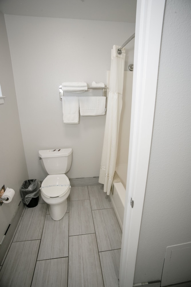 Anchor Beach Inn - photo 24