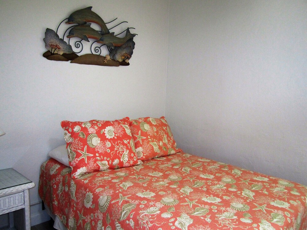 Tropical Winds Motel & Cottages - photo 14