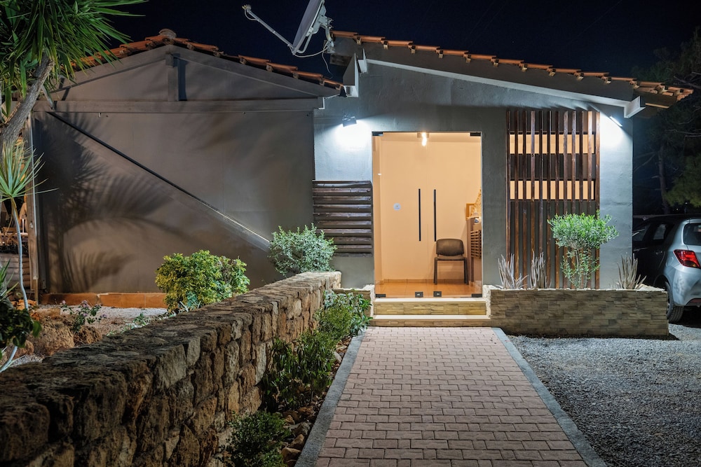 Nikos Apartments — 4-Star Luxury Hotel in Hersonissos, Greece